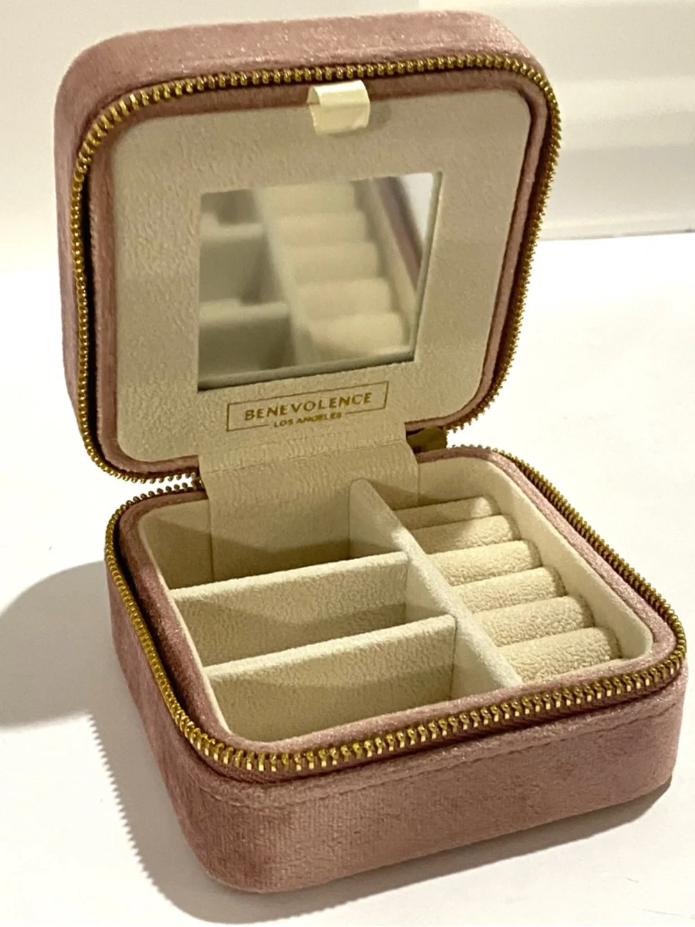 Benevolence LA Pink Velvet Travel Jewelry Case Organizer Box Mirror Zip Case